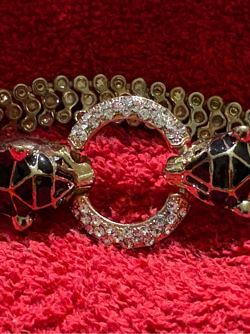 Animal bangle wth stones